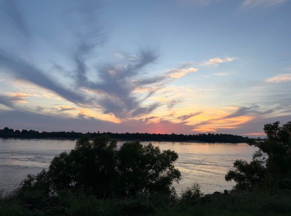 Streaked sunset sky over the Mississippi from MS Riverbend