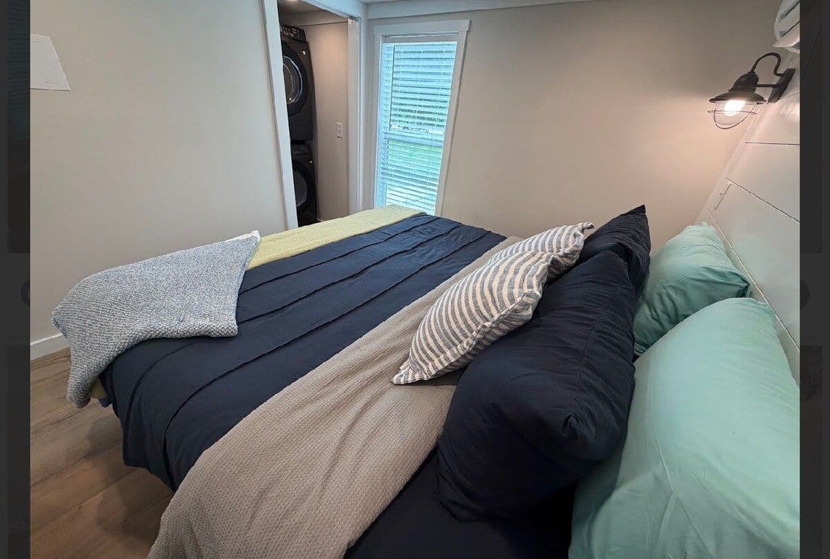 Bedroom close view: navy pillows, mint pillow and gray throw